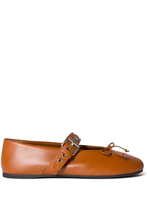 Miu Miu buckled leather ballerina shoes - Brown