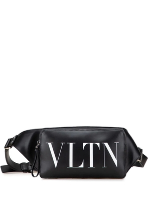 Valentino Garavani Pre-Owned 2018-2025 Leather VLTN belt bag - Black