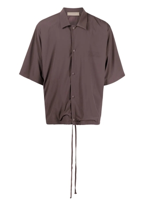 FEAR OF GOD ESSENTIALS rubberised-logo short-sleeve shirt - Brown