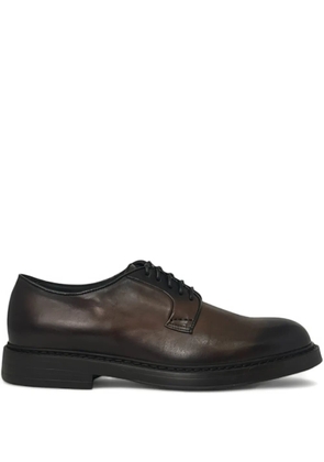 Doucal's lace-up fastening Derby shoes - Brown