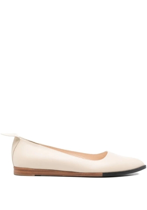 Megumi Ochi pointed-toe leather ballet flats - Neutrals