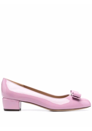 Ferragamo bow-detail logo-plaque pumps - Pink