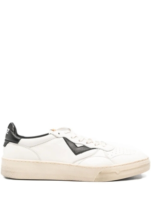 4B12 HYPER appliqué trainers - White