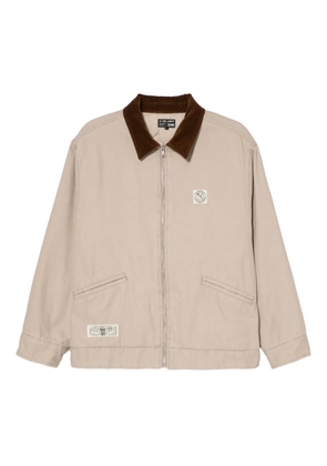 izzue logo-patch jacket - Neutrals
