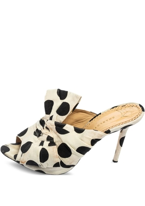 Charlotte Olympia Pre-owned 100mm polka-dot bow sandals - White