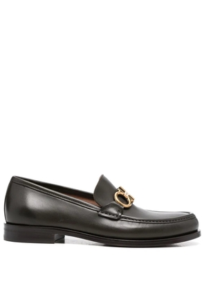Ferragamo gancini-buckle leather loafers - Green