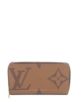 Louis Vuitton Pre-Owned 2020 Monogram Giant Reverse Zippy Wallet long wallets - Brown