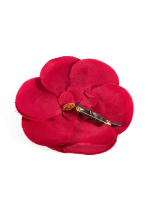 CHANEL Pre-Owned 2000s camelia brooch - Red