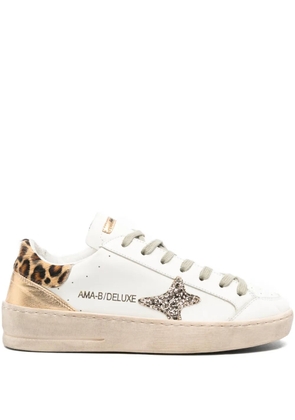 Ama Brand star-embellishment leopard sneakers - Neutrals