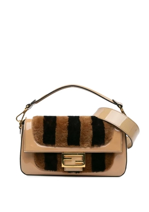 Fendi Pre-Owned 2010-2024 Shearling Pequin Baguette satchel - Brown