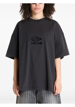 UMBRO slogan-print oversized T-shirt - Black