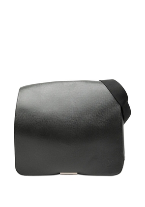 Louis Vuitton Pre-Owned 2002 Taiga Viktor crossbody bag - Black