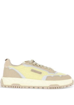 Autry low wildpace pumps - Yellow