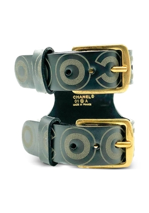 CHANEL Pre-Owned 2001 double-buckle Coco cuff - Gold