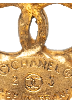 CHANEL Pre-Owned 1980-1990 Gold Plated CC Round Clip On Earrings costume earrings