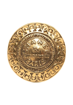 CHANEL Pre-Owned 1970-1980 Gold Plated 31 Rue Cambon Round Brooch costume brooch