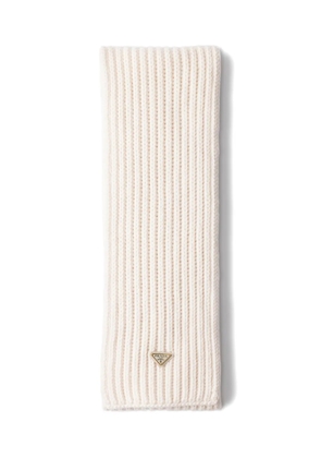 Prada enameled triangle-logo rib knit scarf - Neutrals