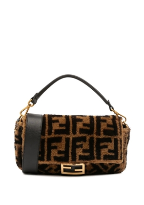 Fendi Pre-Owned 2000-2010 Medium Zucca Shearling Baguette satchel - Brown