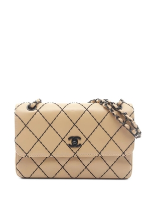 CHANEL Pre-Owned 2002 Wild Stitch chain-strap shoulder bag - Neutrals