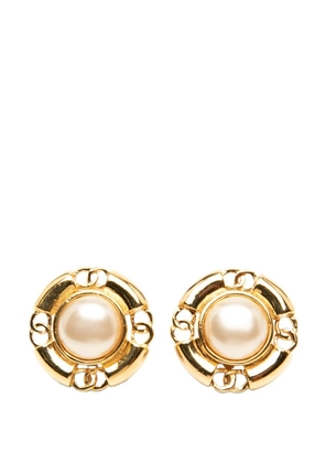 CHANEL Pre-Owned 1980-1990 Gold Plated CC Faux Pearl Clip On Earrings costume earrings