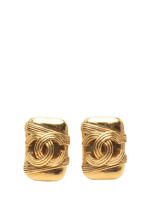 CHANEL Pre-Owned 1994 CC Gold Plated Striped Clip On Earrings costume earrings
