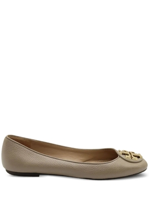Tory Burch Reva logo-detail round-toe ballet flats - Grey