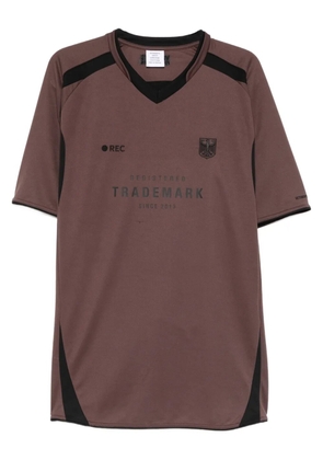 VETEMENTS Trademark Football number-77 panelled jersey - CHOCOLATE BROWN