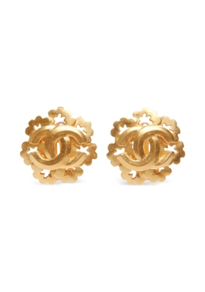 CHANEL Pre-Owned 1996s Chanel CC Mark clip-on earrings - Gold