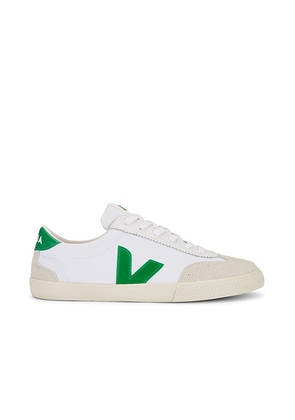 Veja Volley in White & Emeraude - White. Size 42 (also in 41, 43, 44, 45).