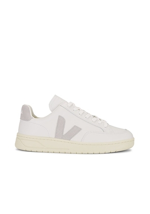 Veja V-12 in Extra White & Light Grey - White. Size 40 (also in 41).