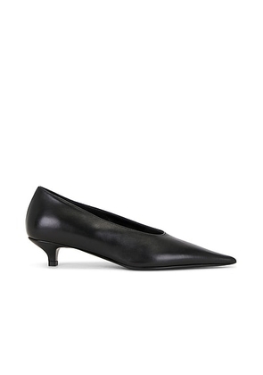 Toteme Sharp Nappa Kitten Pumps in Black - Black. Size 36 (also in 37, 41).