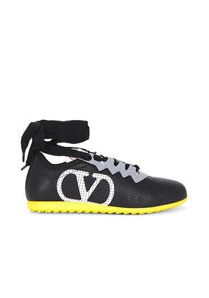 Valentino Garavani Chromathon Sneaker in Nero  Grigio  Bianco  & Bright Lemon - Black. Size 36 (also in 36.5, 38, 38.5, 39, 39.5, 41).