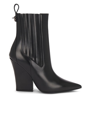 Valentino Garavani V Logo 105 Lockette Beatle Boot in Nero - Black. Size 38.5 (also in ).