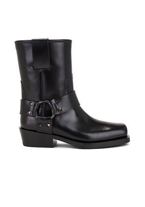 Valentino Garavani Rockstud Biker Boot in Nero - Black. Size 36 (also in 36.5, 37, 38, 38.5, 39.5, 40, 41).