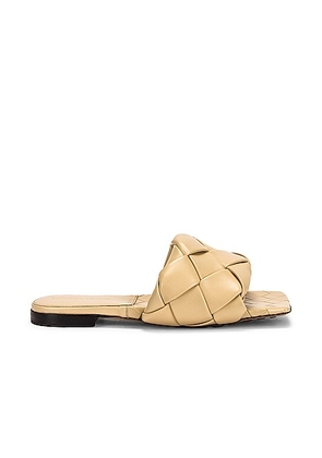 Bottega Veneta Lido Sandals in Porridge - Neutral. Size 35.5 (also in 35, 36).