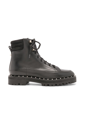 Valentino Garavani Rockstud Hiking Boots in Black - Black. Size 35 (also in ).