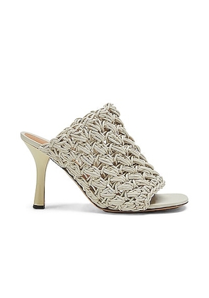 Bottega Veneta The Board Mules in Wax - Neutral. Size 36.5 (also in 37.5, 39).