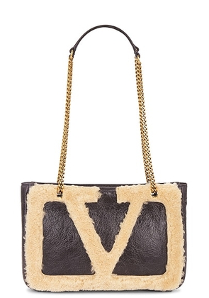 Valentino Garavani Viva Superstar Small Tote Bag in Fango & Dark Beige - Black. Size all.