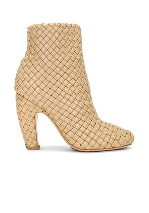 Bottega Veneta Mini Lido Ankle Boot in Sesame Light - Beige. Size 36 (also in ).