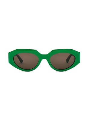 Bottega Veneta Classic Ribbon Oval Sunglasses in Shiny Green - Green. Size all.
