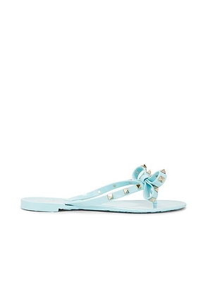Valentino Garavani Rockstud Thong Sandal in Acquamarina - Blue. Size 36 (also in 37).