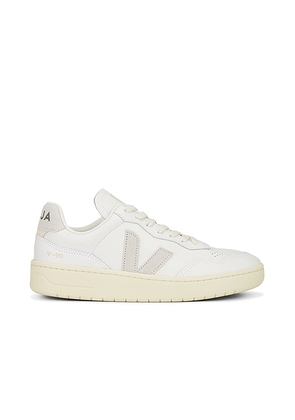 Veja V-90 Sneakers in Extra White & Natural - White. Size 41 (also in 43).