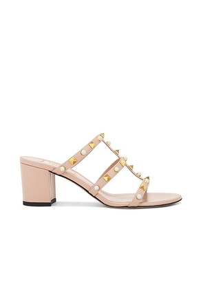 Valentino Garavani Rockstud Mule in Rose Cannelle & Latte Menta - Nude. Size 36 (also in 36.5, 37, 39, 40).