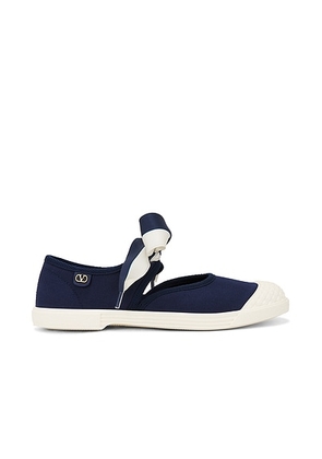 Valentino Garavani Bay By Bay Sneaker in Bright Indigo & Ivory - Blue. Size 36 (also in 36.5, 37.5, 38, 38.5, 39.5, 40, 41).