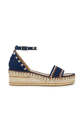 Valentino Garavani Rockstud Torchon Flatform Espadrilla Sandal in Denim - Blue. Size 36 (also in 37, 38, 39, 40, 41).