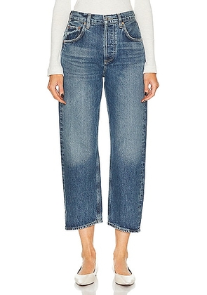 Citizens of Humanity Dahlia Bow Leg Baby Roll Jeans in Brielle - Denim-Light. Size 32 (also in 31, 33).