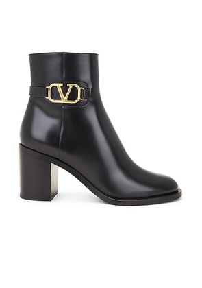 Valentino Garavani V Logo Signature Bootie in Nero - Black. Size 36 (also in 36.5, 40, 41).