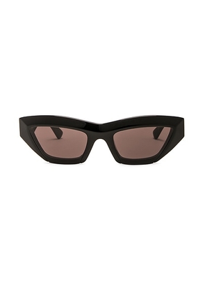 Bottega Veneta Edgy Cat Eye Sunglasses in Shiny Black - Black. Size all.
