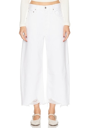 Citizens of Humanity Ayla Undone Hem Crop Jeans in Harlow - White. Size 26 (also in 28, 30, 31, 32, 33).