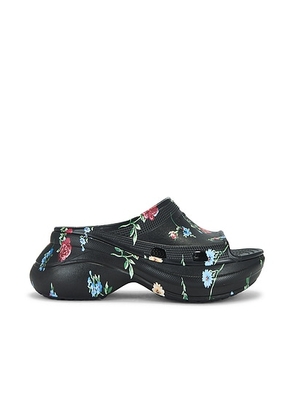 Balenciaga Pool Crocs Sandal in Floral Falling Black - Black. Size 35 (also in 37, 39, 40).